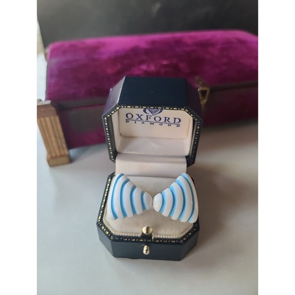 Vintage White And Blue Striped Triangular Plastic Clip-on Earrings - Picture 4 of 10